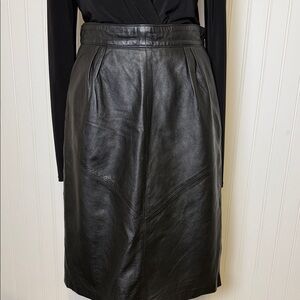 Vintage | Sophisticated Black Leather high waist Pencil Skirt